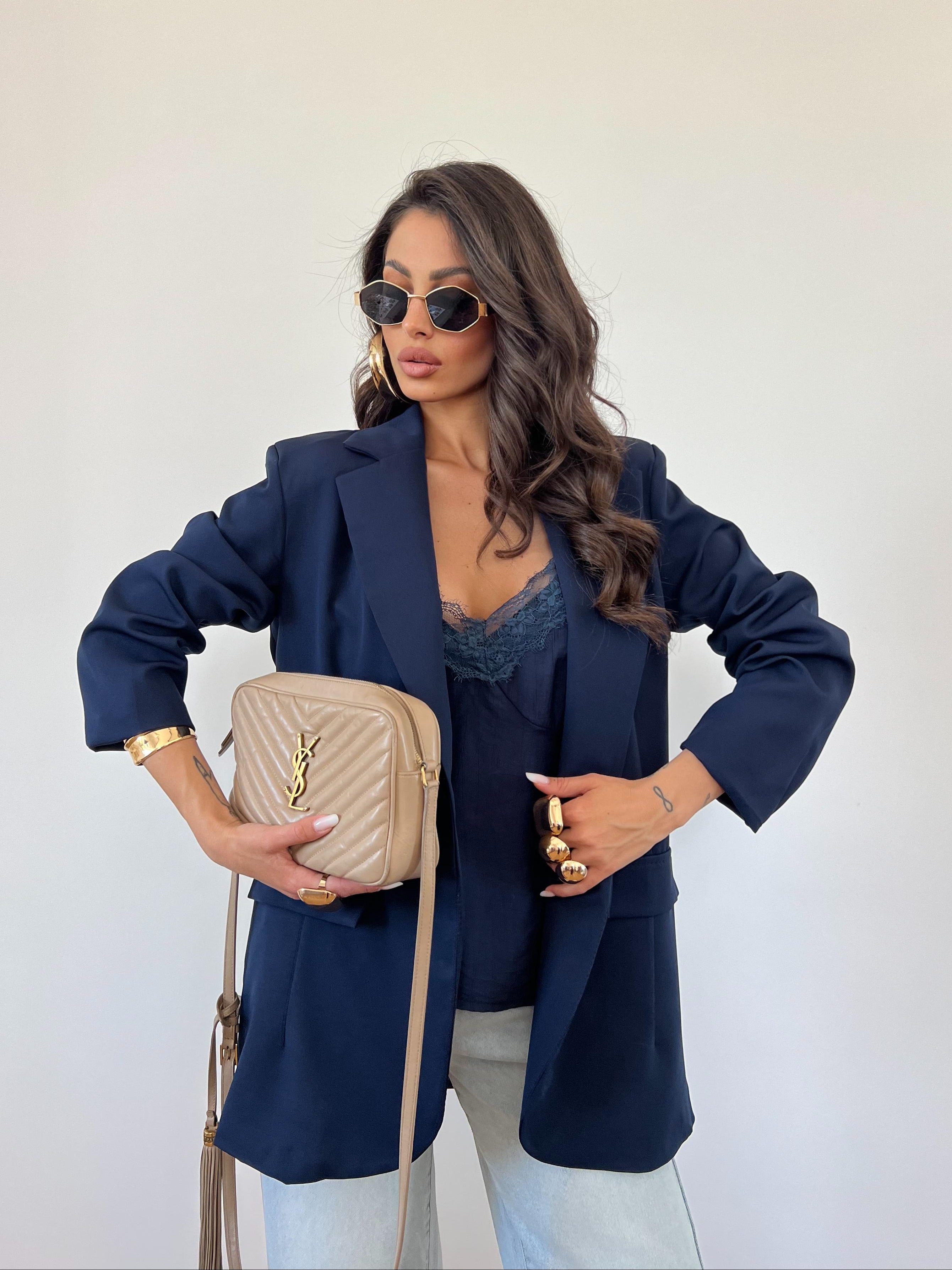 Blazer Over Blu Notte